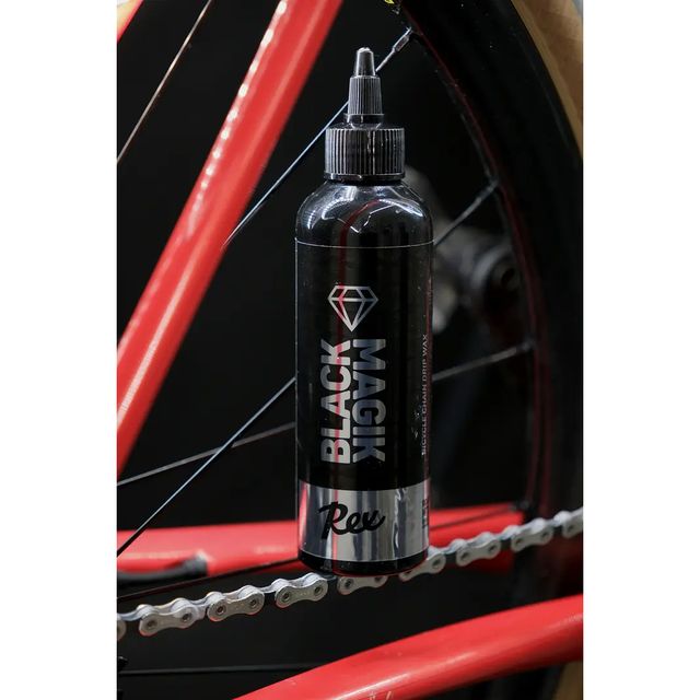 REX Black Magik Nestemäinen Ketjuvaha 180 ml